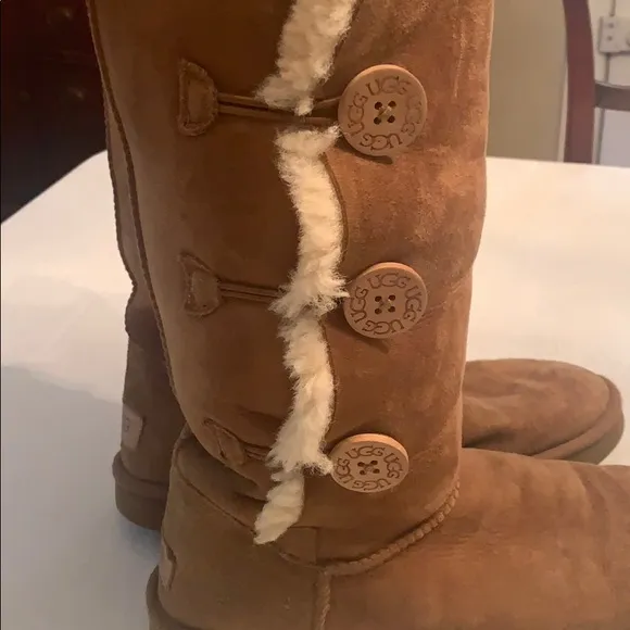 Women’s Bailey Ugg Boots - Size 9
