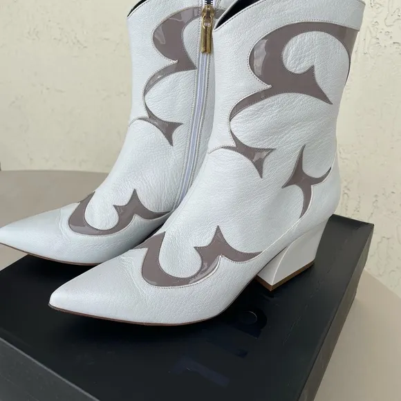 Women’s boots by Tibi, color: bright white, size:8,5