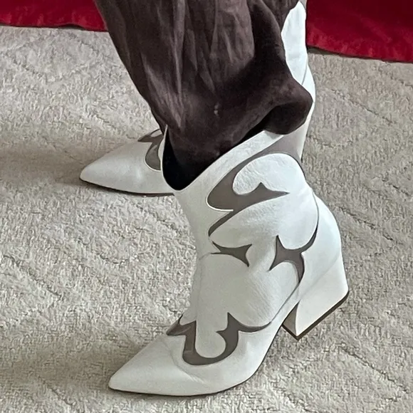 Women’s boots by Tibi, color: bright white, size:8,5