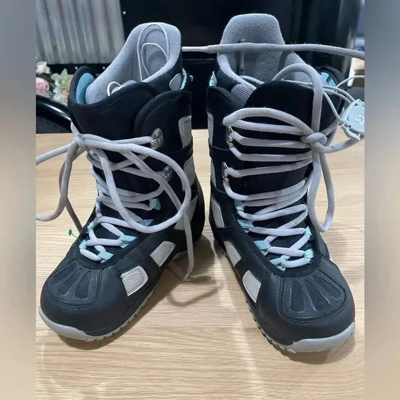 Women’s Burton Fader Matrix 2 Snowboarding Boots size 7