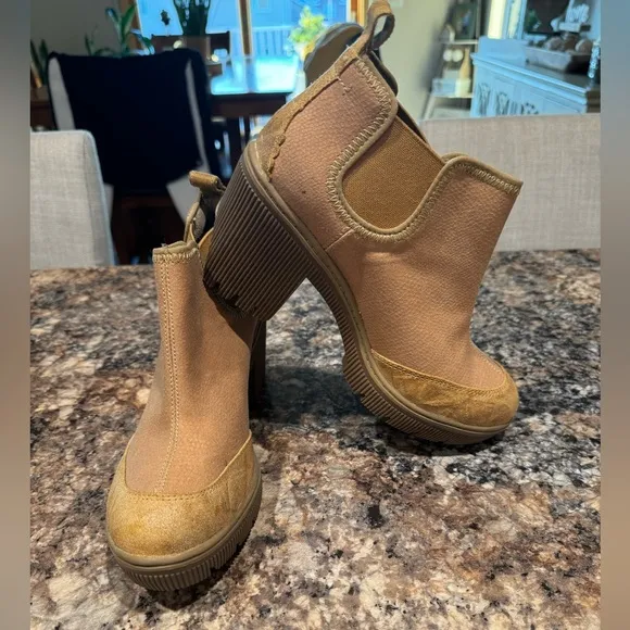 Women’s Caterpillar boots