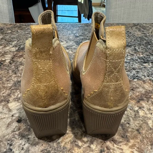 Women’s Caterpillar boots