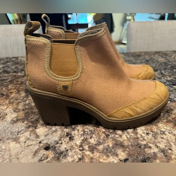 Women’s Caterpillar boots