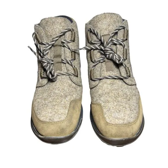 Women’s Chaco winter boots size 11 brown