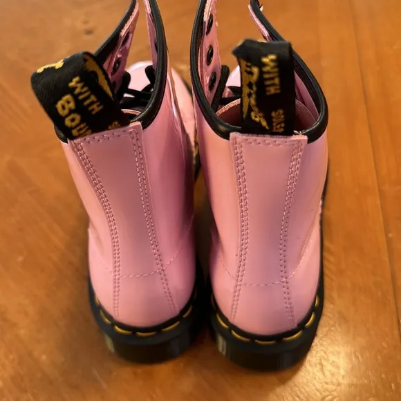 Women’s Dr Martens 1460 Patent Lamper Lace Up Combat Boots Pale Pink Size 6 NEW
