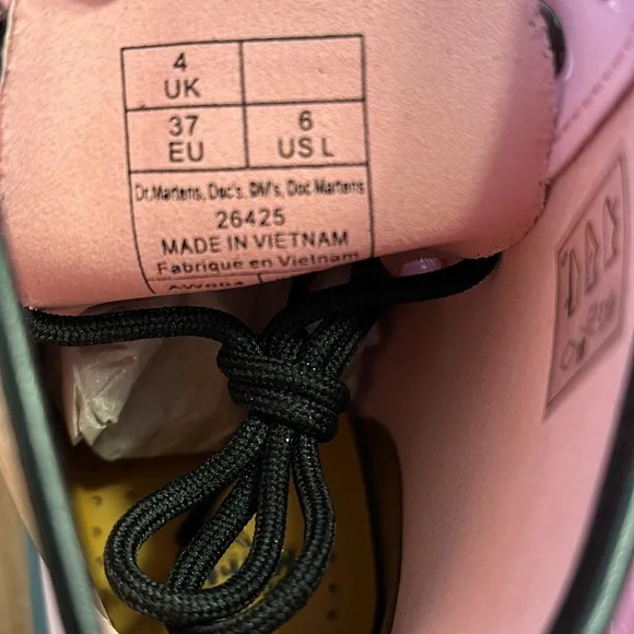 Women’s Dr Martens 1460 Patent Lamper Lace Up Combat Boots Pale Pink Size 6 NEW