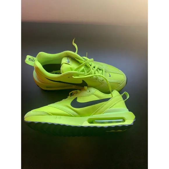 WoMen's Nike Air Max Sneakers Yellow Green Black Size 8.5