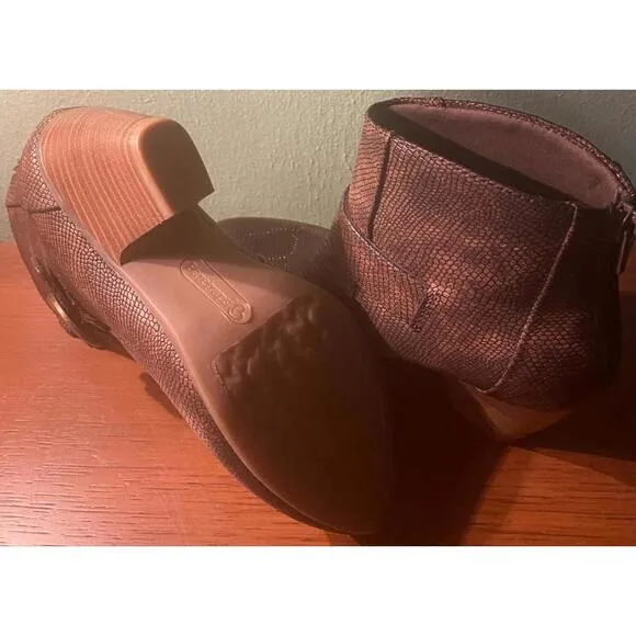 Women’s Size 6 Medium Zip Back Ankle High 2.75” Heel Boots