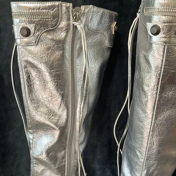 WOMEN’S SZ 11 SILVER HEELED BOOTS NEW