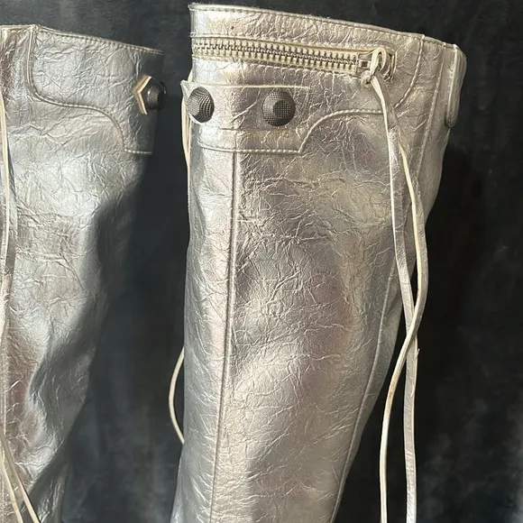 WOMEN’S SZ 11 SILVER HEELED BOOTS NEW