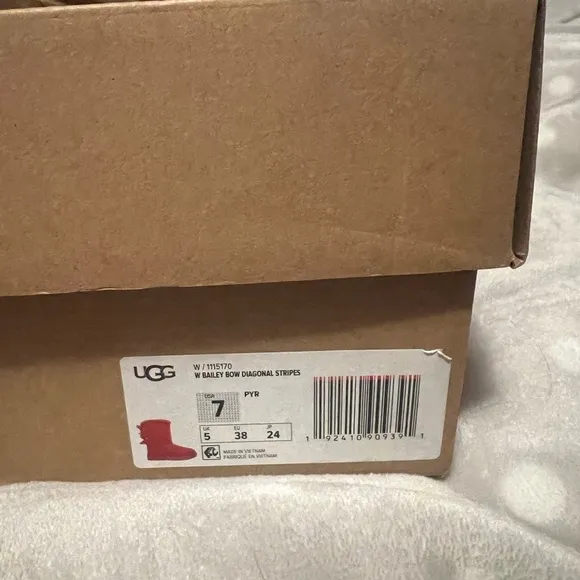 Women’s Ugg boots worn twice