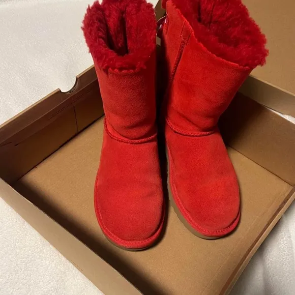 Women’s Ugg boots worn twice