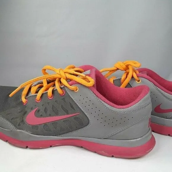 Women's Nike Training Shoes Size 7.5‎  Gray and Pin