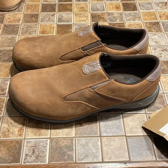 Worn once! Mens. Red Wing steel toe shoes. Comfortpro. Wide!