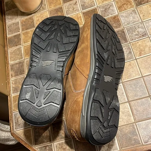 Worn once! Mens. Red Wing steel toe shoes. Comfortpro. Wide!
