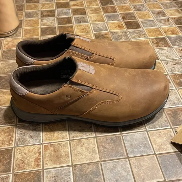 Worn once! Mens. Red Wing steel toe shoes. Comfortpro. Wide!