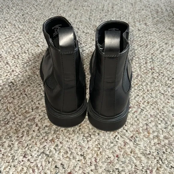 ZARA Men’s Chelsea Boots in Black Size 40
