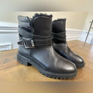 Zara women’s boots buckle black EU36 US size 6 minor damage on top